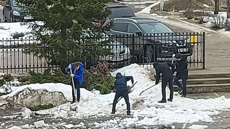 Нестеровские лицеисты расчищали снег