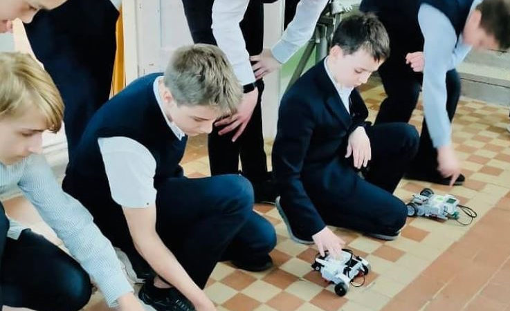 В Дороховской школе провели «Гонку роботов»
