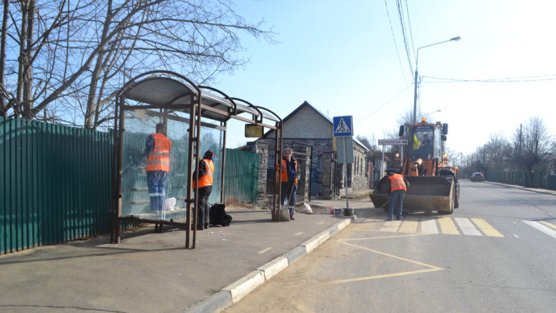 В Рузском округе приводят в порядок автобусные павильоны