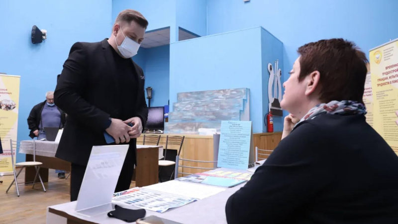 Юрий Пеняев побывал на «Ярмарке вакансий»