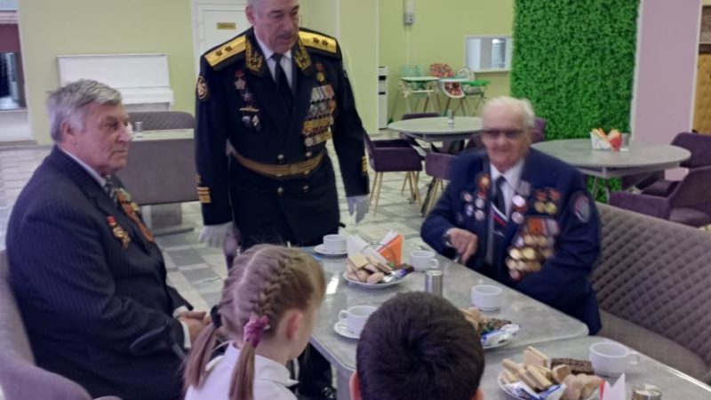 Ветераны поделились воспоминаниями с воспитанниками «Созвездия»