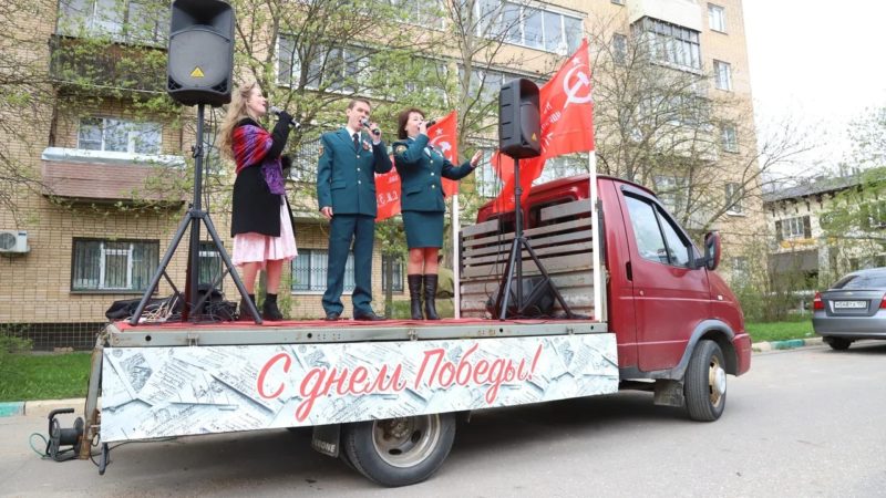 Под окнами ветеранов звучала музыка