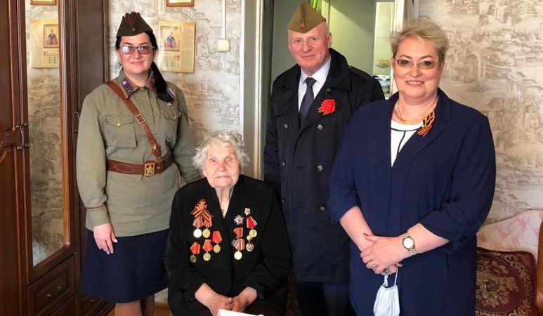 Ветерану из Старой Рузы вручили подарки к празднику Победы