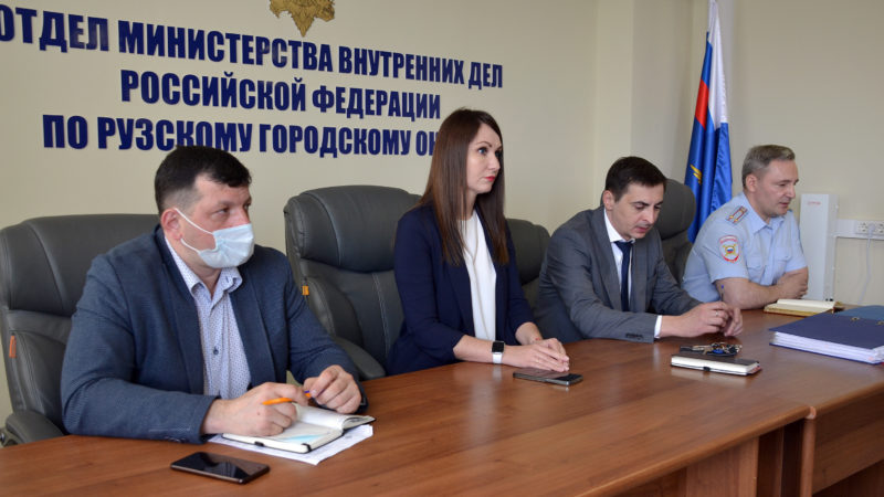 Полицейские предложили рузским школьникам писать письма