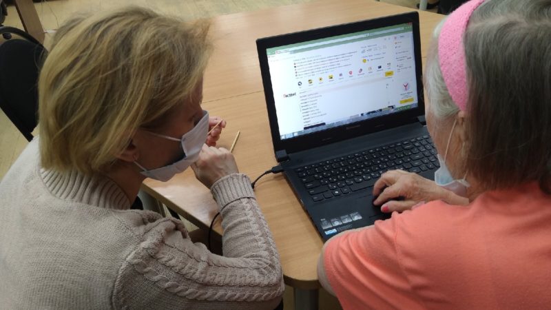 Пожилые ружане осваивают компьютер