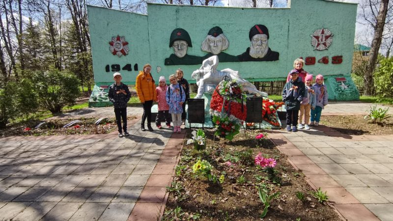 К братскому захоронению в Нестерово возложили цветы