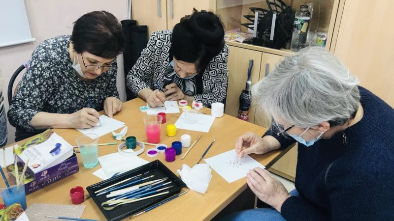 Точечная роспись в клубе «Активное долголетие»