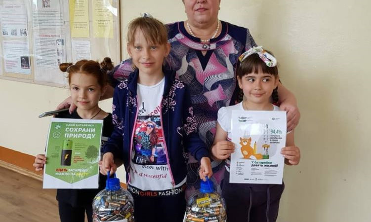 Юные дороховчане собирали отработанные батарейки