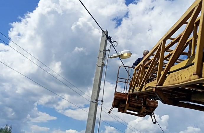 В Рузском округе ремонтируют уличное освещение