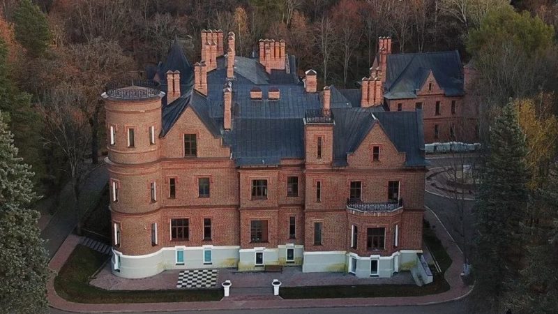 Рузская библиотека предлагает навестить с экскурсией готический замок