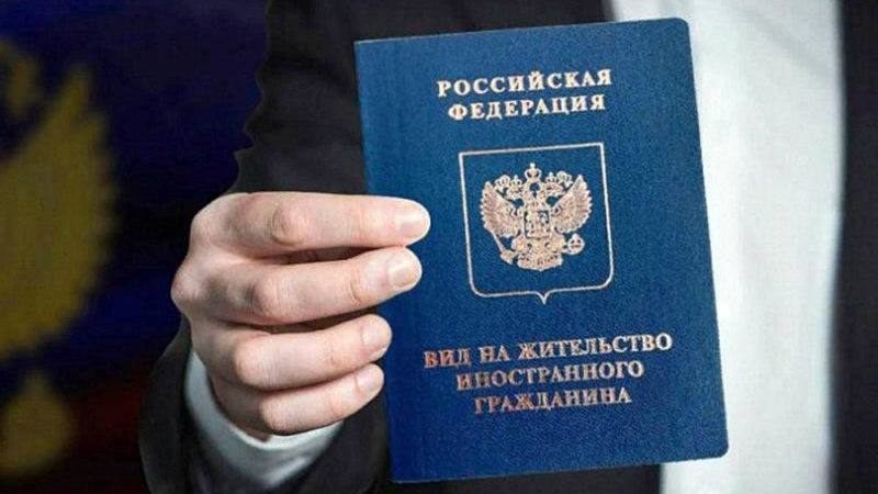 Полицейские информируют о продлении срока действия мер в отношении иностранцев