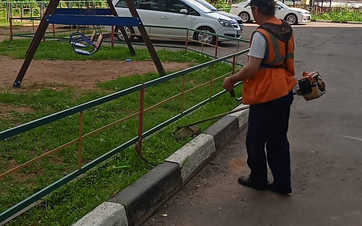 В Рузском округе окашивают газоны