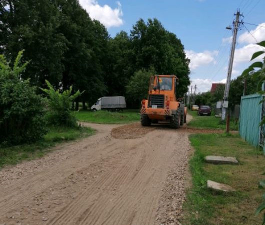 В Рузском округе отсыпают и профилируют дороги