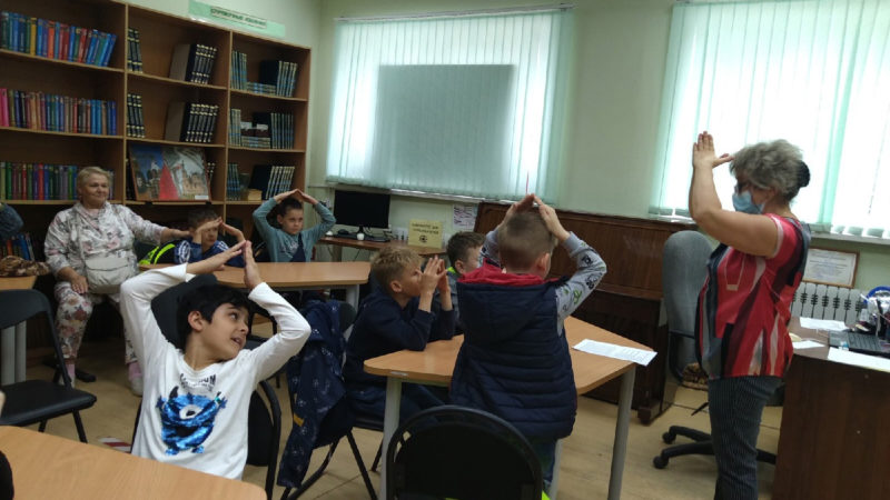 Юные тучковцы делали пальчиковую гимнастику