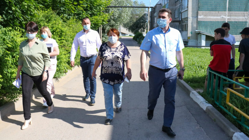 Глава округа обсудил проблемы с жителями Покровского