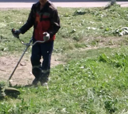 В Рузском округе окашивают дворовые территории