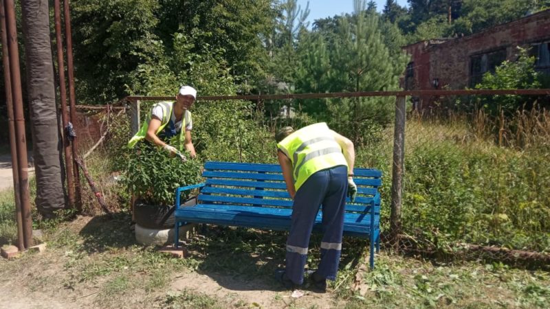 МБУ «Благоустройство» продолжает очистку дорог и уборку территорий