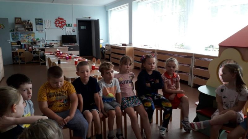 Сотрудники Старорузской библиотеки провели громкое чтение сказки