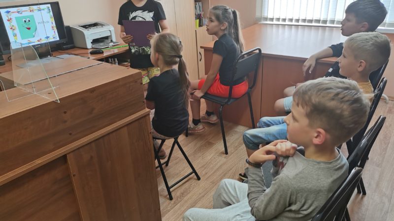 В Старорузской библиотеке вспоминали школьные принадлежности