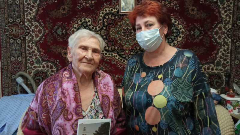 Жительнице Кожино вручили поздравления