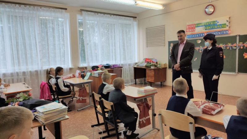 Орешковским первоклассникам напомнили ПДД