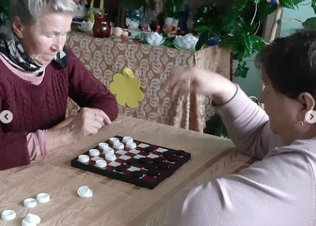 Барынинские пенсионеры играли в шашки