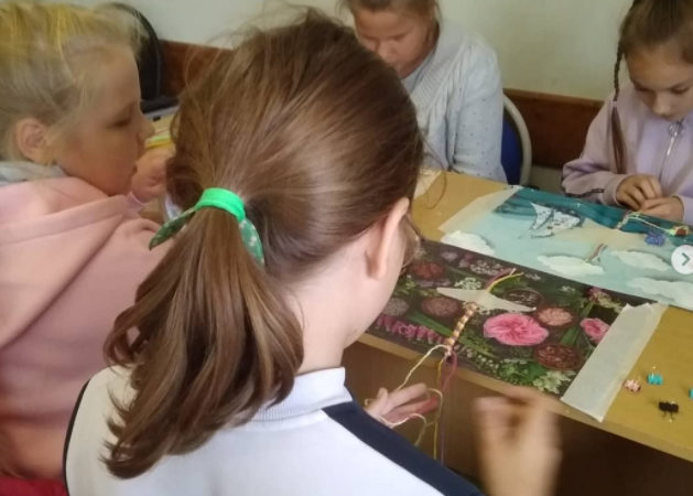 Орешковцы мастерили фенечки