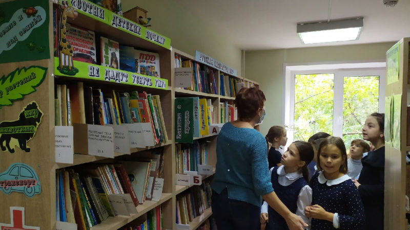 Юные тучковцы ознакомились в библиотеке с новинками литературы