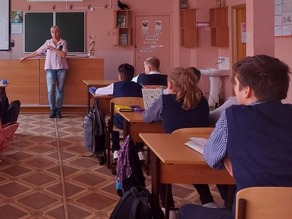 В Нововолковской школе учащимся рассказали о великом празднике