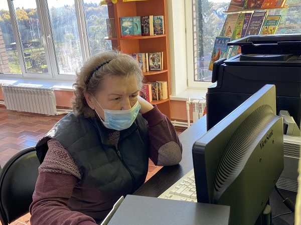 Лидинская библиотека провела познавательный час для долголетов