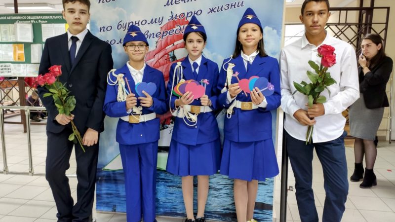 ЮИДовцы подарили хорошее настроение учителям