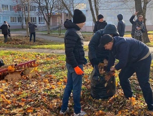 Тучковские школьники провели субботник