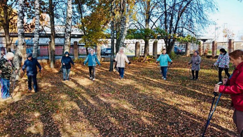 Ружан призывают заниматься скандинавской ходьбой