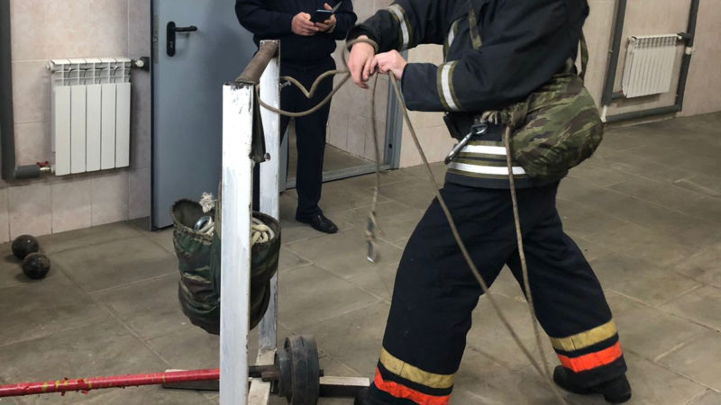 Пожарные подтверждали свои знания