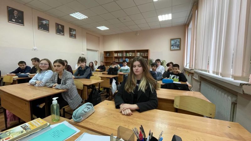 Учащиеся рузской школы говорят о Достоевском и пишут письма в будущее