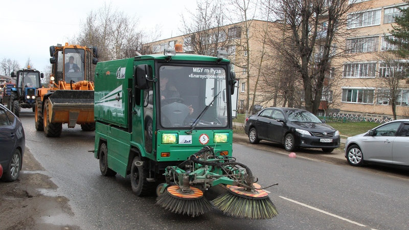 В Рузском округе ежедневно приводят в порядок элементы благоустройства