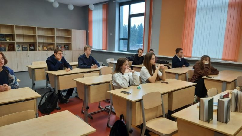 Учащиеся тучковской школы обсудили творчество Федора Достоевского
