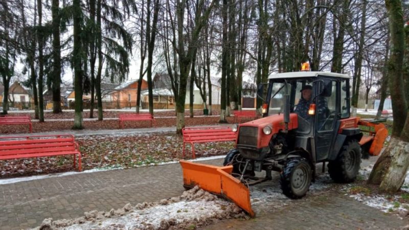 В Рузском округе чистили дороги и тротуары