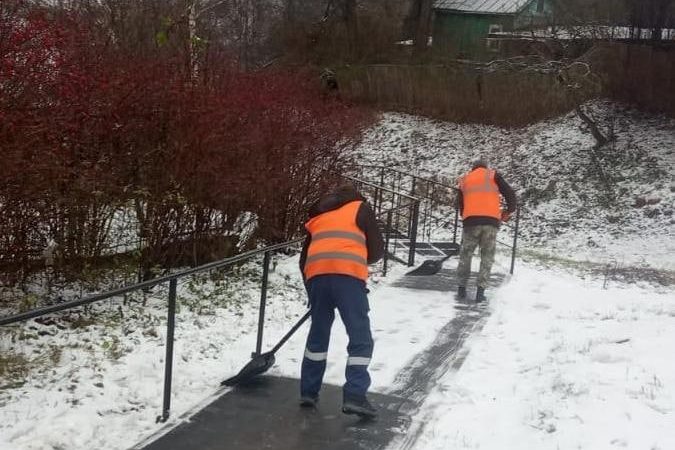 В Рузском округе убирают снег