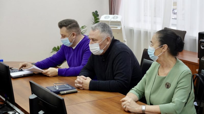 Николай Пархоменко обсудил важные вопросы с депутатами