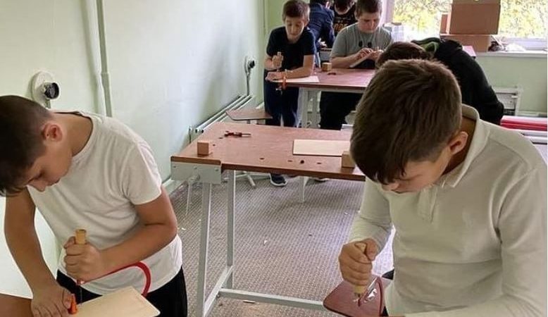 Лицеисты делают «птичьи столовые»