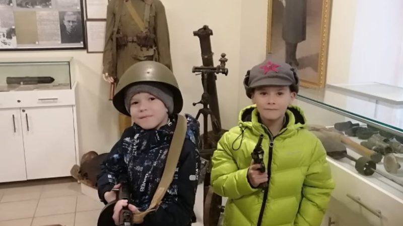 Никольские школьники осмотрели военные экспонаты