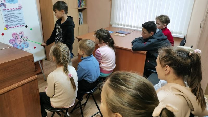 В Старорузской библиотеке провели беседу по правам детей