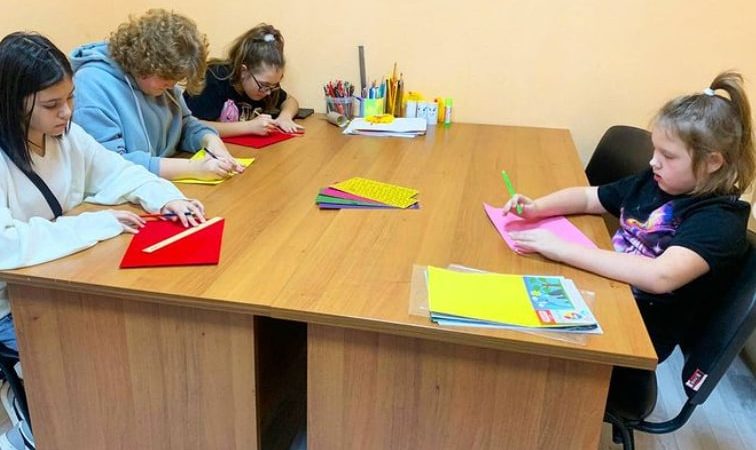 Горбовцы мастерили открытки