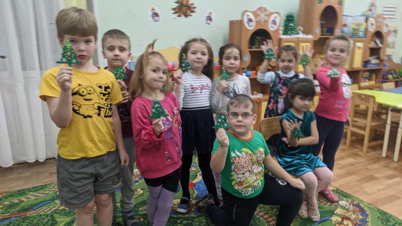 Тучковские детсадовцы мастерили новогодние поделки и украшения