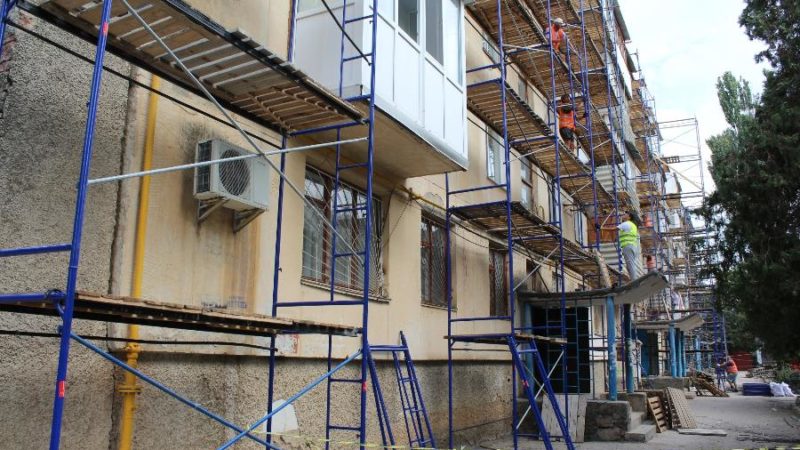 В Подмосковье до конца 2022 года отремонтируют 8 тысяч домов