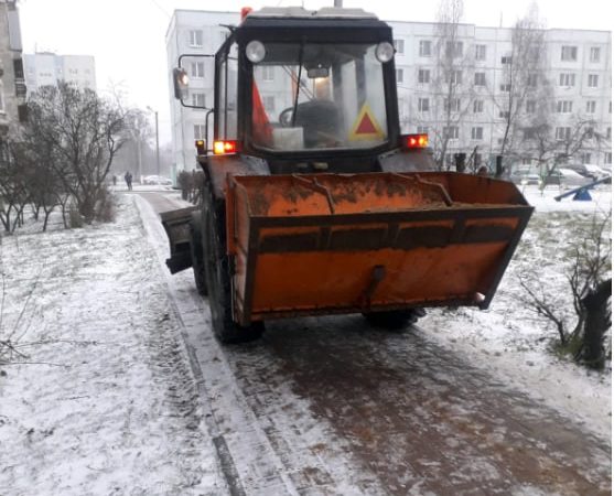 В Рузском округе обрабатывали дороги противогололедными реагентами
