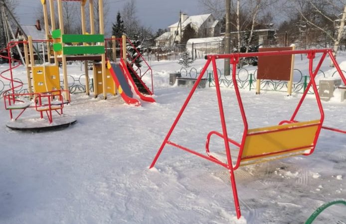 В Рузском округе приводят в порядок детские площадки