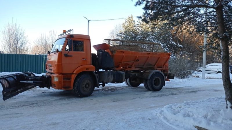 В Рузском округе посыпают дороги