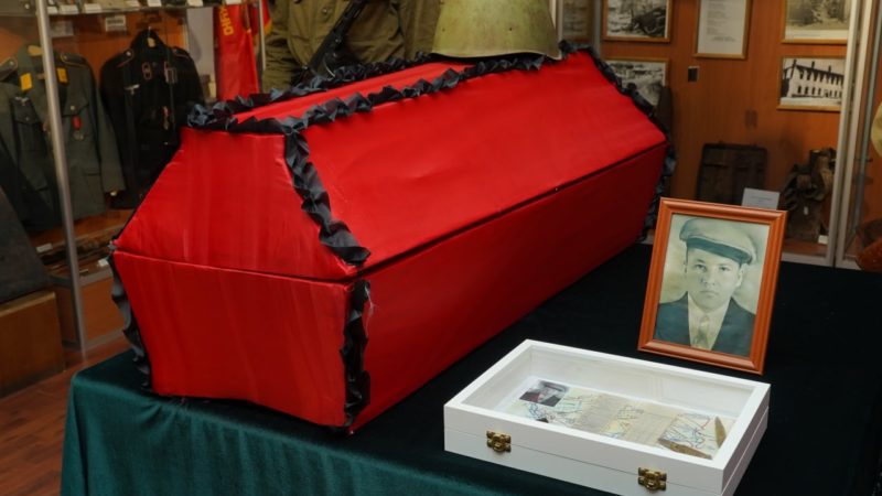 Ружане передали останки воина его родственникам
